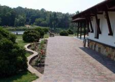 отмечаем тут корпоративы, далеко от города, природа, чистый воздух, хорошо! правда неприятный - фото (552-27570)