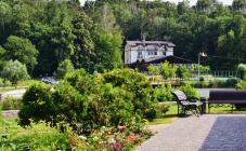 отмечаем тут корпоративы, далеко от города, природа, чистый воздух, хорошо! правда неприятный - фото (552-27569)