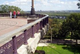 Хороший большой парк в центре Киева  - фото (513-27459)