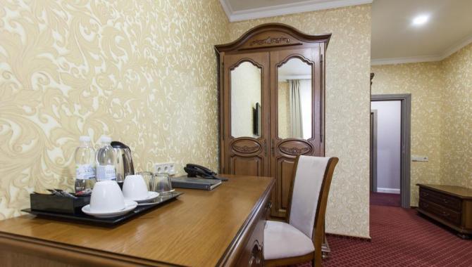 West Park Hotel - фото (6438-44393)