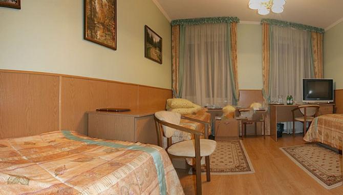 Оленка - фото (6166-44267)