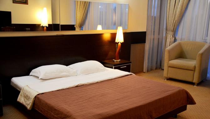 Terra Nova - фото (6132-44618)