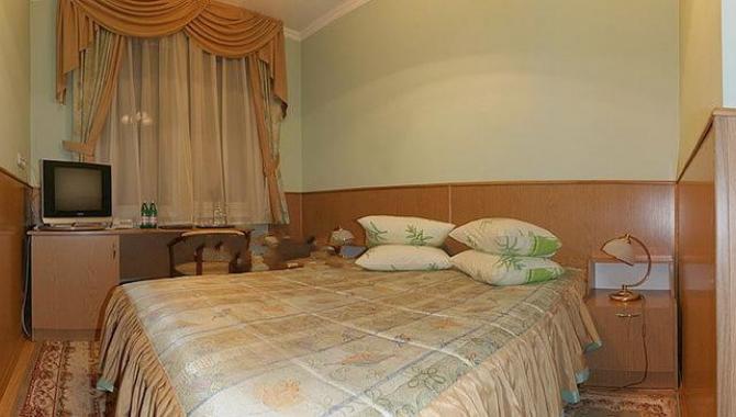 Оленка - фото (6166-44273)