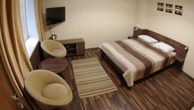 Дарницкий - фото (6013-44851)