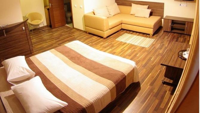 Дарницкий - фото (6013-44853)