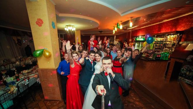 Человек-праздник  - фото (8983-53154)