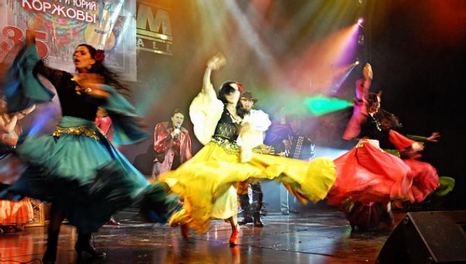 Цыганский ансамбль шоу Романа Коржова - фото (8873-52947)