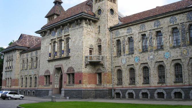 Полтавский краеведческий музей  - фото (9581-54059)