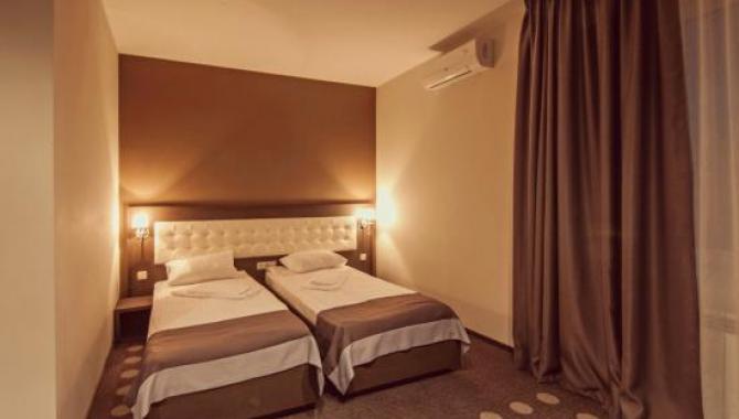 Ambassador Plaza - фото (6407-33240)