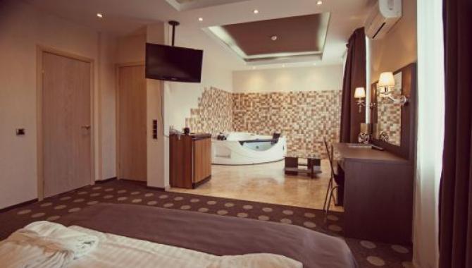 Ambassador Plaza - фото (6407-33245)