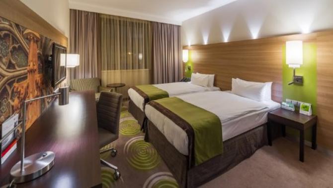 Holiday Inn - фото (5498-27993)