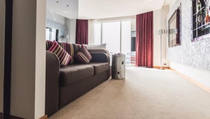 11 Mirrors - фото (5508-28187)