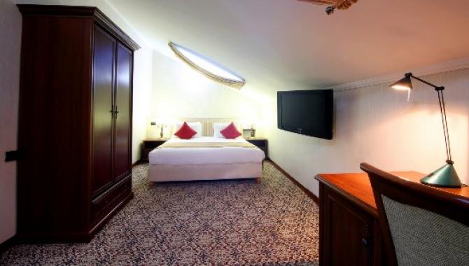 Number 21 by DBI - фото (5509-28211)