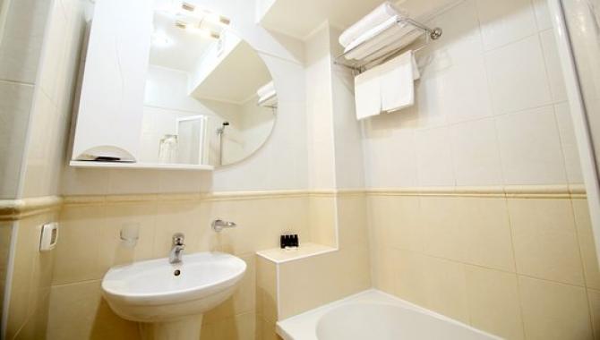 Number 21 by DBI - фото (5509-28213)