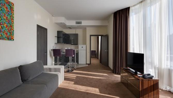 Twin Apart - фото (6418-33382)