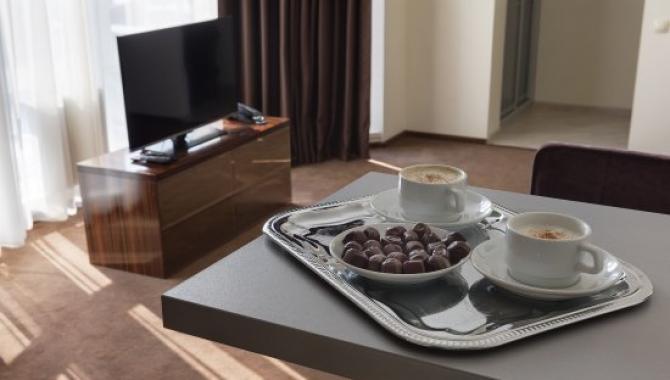 Twin Apart - фото (6418-33385)