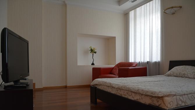 Hostel Holiday Host - фото (6499-44028)