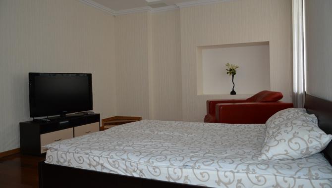 Hostel Holiday Host - фото (6499-44029)