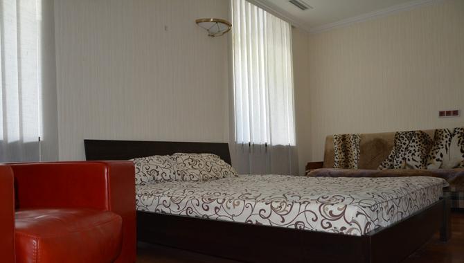 Hostel Holiday Host - фото (6499-44030)