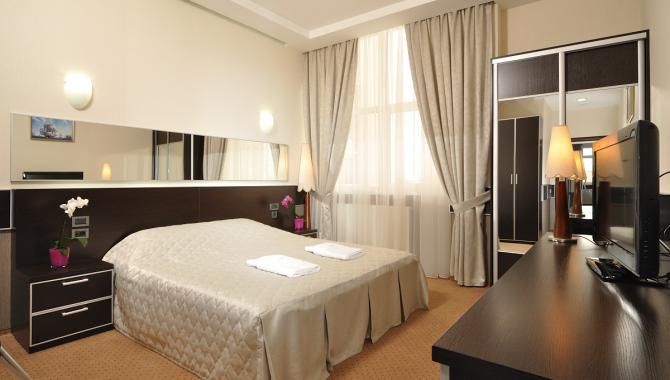 Terra Nova - фото (6132-44622)