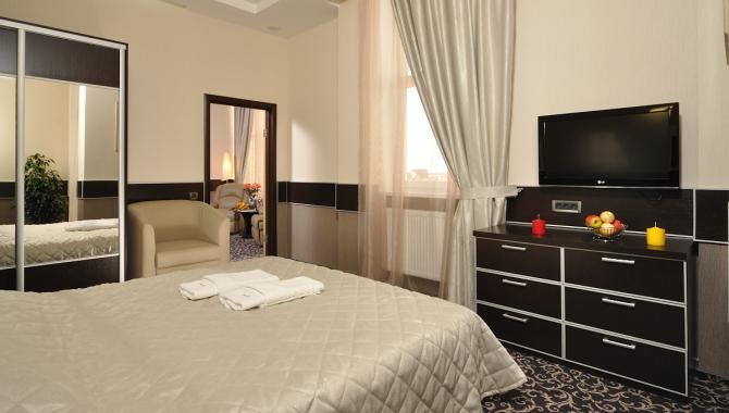 Terra Nova - фото (6132-44623)