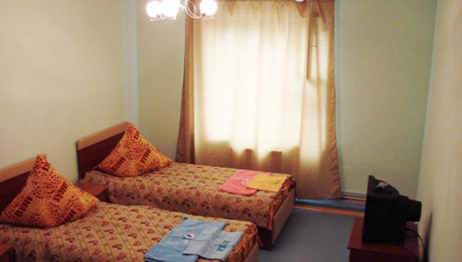 Adel - фото (6066-43761)