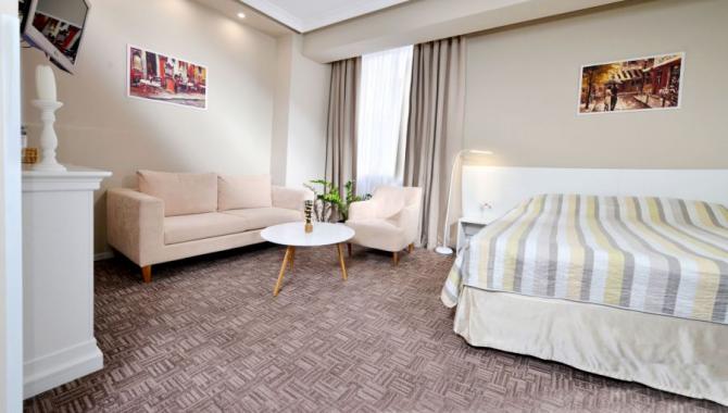 Light Hotel & Hub - фото (6140-44175)