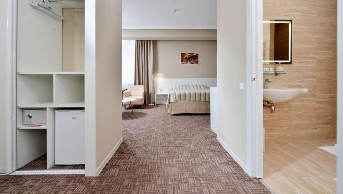 Light Hotel & Hub - фото (6140-44178)