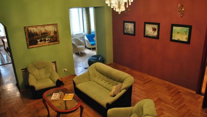 Art Lounge Hostel - фото (6572-45003)